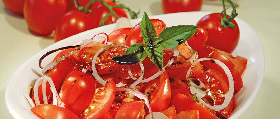 Tomatensalat mit Kürbiskernöl - einfaches Rezept